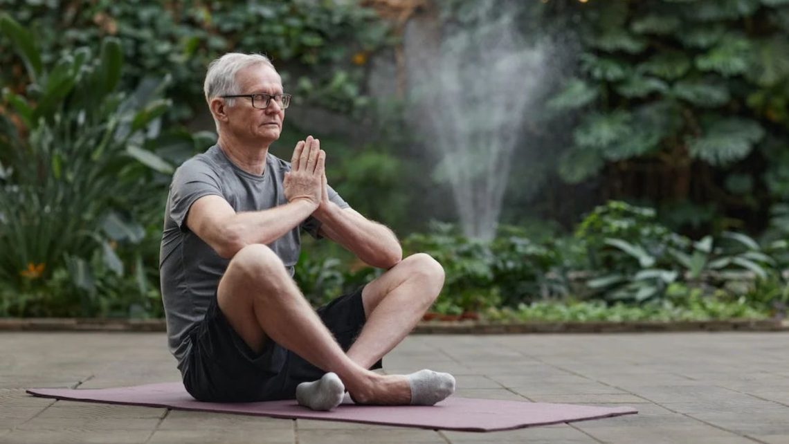 Jóga gyakorlatok 50 felett: Útmutató az érett korúaknak a testi-lelki egyensúly megtalálásához