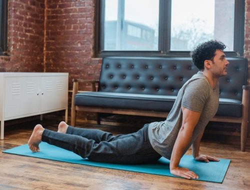 gerincjoga-gyakorlatok-lazitsd-el-es-erositsd-gerincedet-500x380-2454439